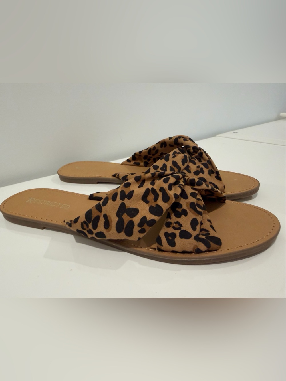 Women's Leopard Knot Slide Sandals - Tan